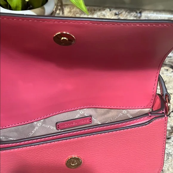 Michael Kors NWT Travel Small Grained Leather Crossbody Bag - Picture 6 of 11